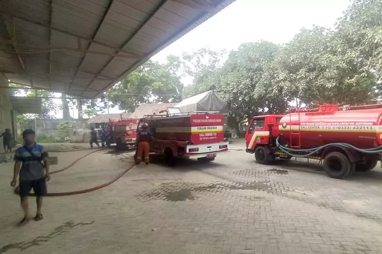 pabrik-beras-di-alasmalang-singojuruh-terbakar,-mesin-penggilingan-rusak-akibat-overheat