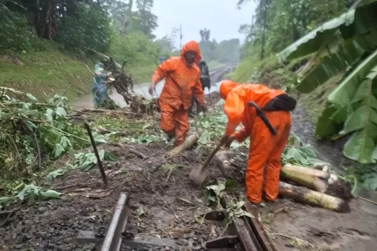 genangan-dan-longsor-di-purwakarta–ciganea,-kai-prioritaskan-keselamatan-penumpang