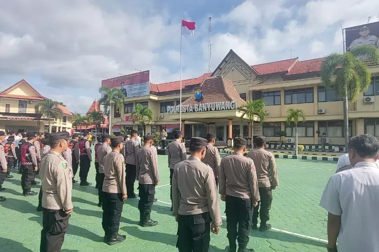kapolresta-banyuwangi-pimpin-apel-jam-pimpinan,-tekankan-soliditas-dan-integritas-personel