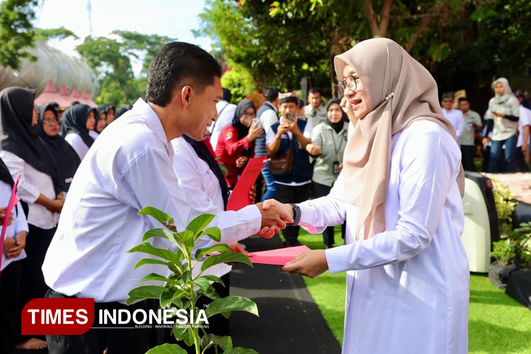 usai-terima-sk,-pppk-paruh-waktu-banyuwangi-serentak-gerakkan-reboisasi-–-times-banyuwangi