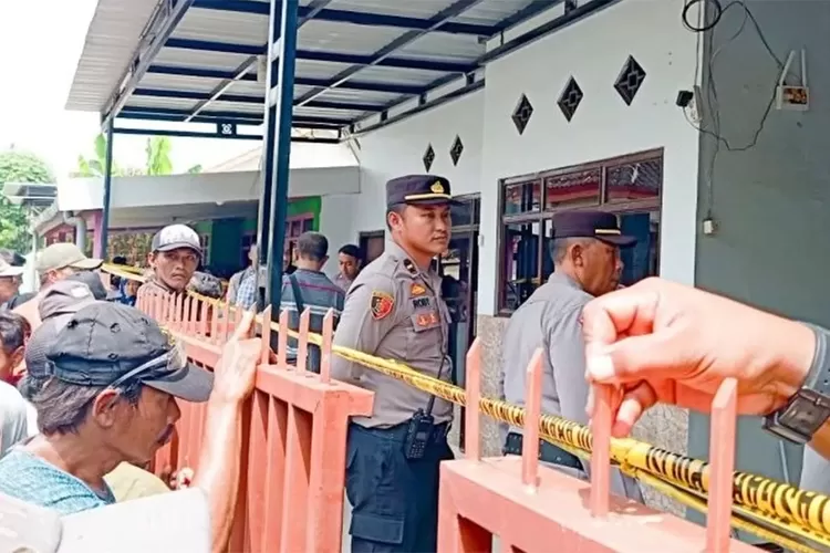 diduga-dibunuh,-satu-keluarga-di-situbondo-ditemukan-tewas-di-lokasi-berbeda-dalam-rumah