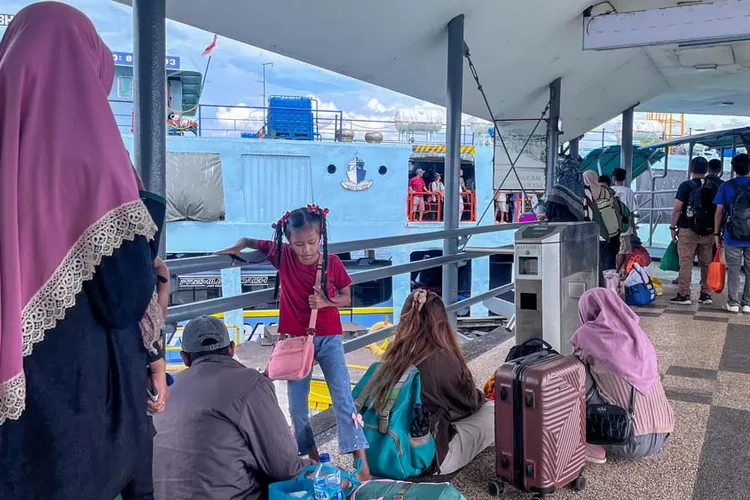 arus-balik-nataru-mulai-terasa,-32.570-penumpang-tinggalkan-bali-via-asdp-gilimanuk