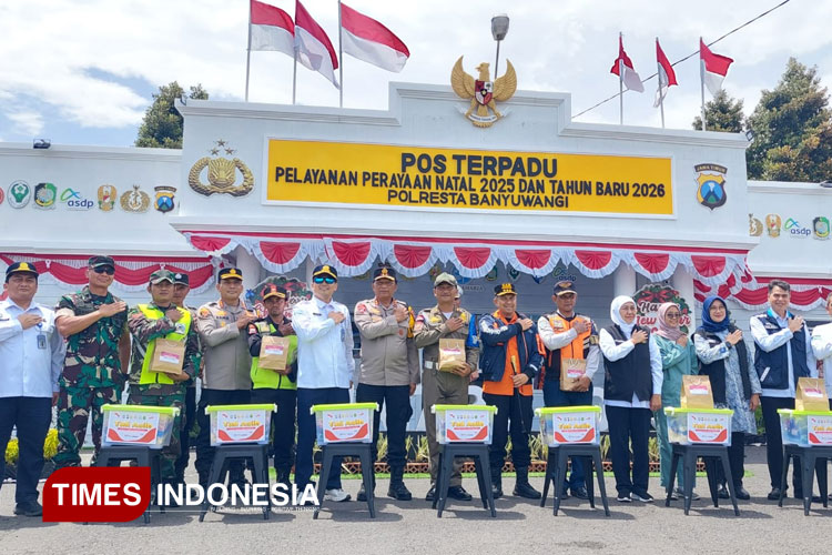 momen-libur-nataru,-kapolda-jatim-pantau-lintas-jawa-bali-di-pelabuhan-asdp-ketapang-banyuwangi-–-times-banyuwangi