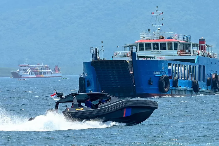 arus-nataru-h-2-tahun-baru-2026-lengang-di-ketapang,-penyeberangan-dari-gilimanuk-naik-2,3-persen