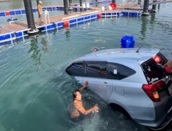 Mobil Toyota Calya Kecebur ke Laut di Marina Boom Banyuwangi, Diduga Lupa Tarik Rem Tangan