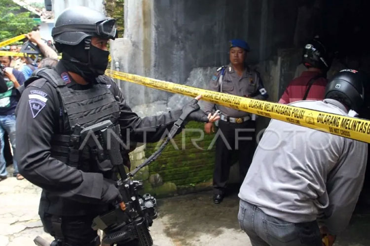 densus-88-ungkap-7-terduga-teroris-nataru-dari-kelompok-nii-dan-ansharuh-daulah-–-times-banyuwangi