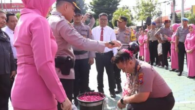 109-personel-naik-pangkat,-polresta-banyuwangi-gelar-upacara-kenaikan-pangkat-dan-pelepasan-purna-bhakti