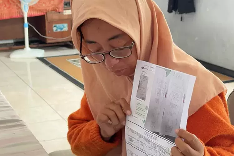 profil-nur-aini,-guru-sd-di-pasuruan-yang-viral-usai-curhat-soal-jarak-tempuh-114-km-hingga-berujung-pemecatan