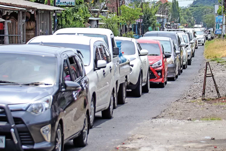 libur-tahun-baru-bikin-lumpuh,-jalan-raya-sempu-banyuwangi-macet-3-kilometer,-wisata-gerbang-raung-jadi-biang-kerok-–-radar-banyuwangi