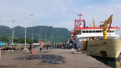 arus-penumpang-kapal-nataru-berubah,-tanjung-wangi-dan-boom-naik,-ketapang-justru-turun