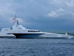 Tuntaskan Pam Nataru di Selat Bali, KRI Golok-688 Tinggalkan Banyuwangi dengan Pengawalan Khusus