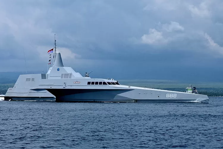 tuntaskan-pam-nataru-di-selat-bali,-kri-golok-688-tinggalkan-banyuwangi-dengan-pengawalan-khusus