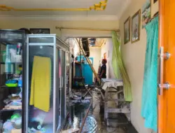 Diduga Akibat Kebocoran Gas, Rumah di Banyuwangi Dilalap Si Jago Merah