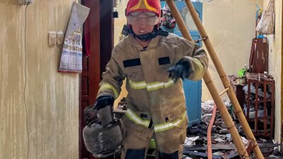 kompor-diduga-lupa-dimatikan,-rumah-di-kertosari-banyuwangi-ludes-terbakar,-kerugian-capai-rp300-juta