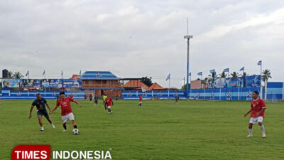 duel-nostalgia-di-lapangan-ahy-fc-banyuwangi,-persewangi-legend-sua-gobyos-fc-malang-–-times-banyuwangi