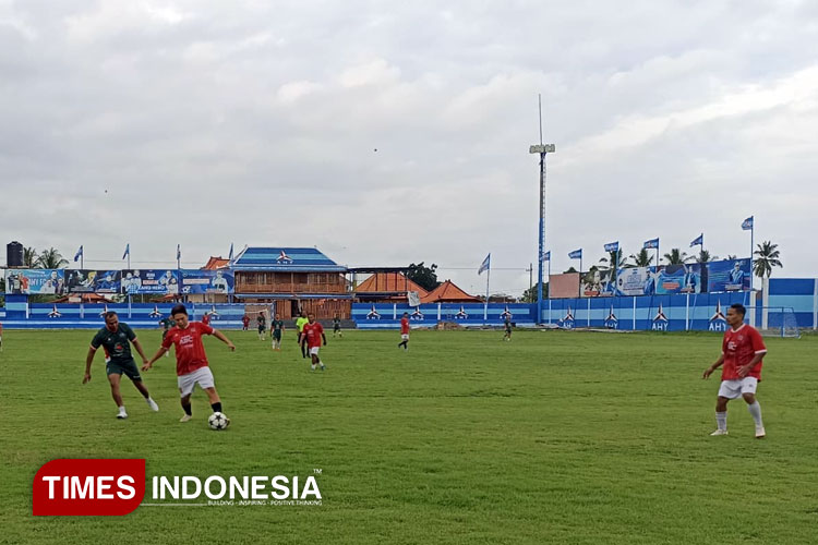 duel-nostalgia-di-lapangan-ahy-fc-banyuwangi,-persewangi-legend-sua-gobyos-fc-malang-–-times-banyuwangi