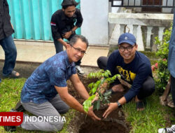 Peringati Haul Gus Dur ke-16, Pemuda Banyuwangi Sedekah Bibit Buah di Rumah Ibadah – TIMES Banyuwangi
