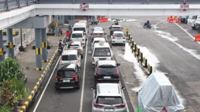 libur-nataru-berakhir,-arus-penyeberangan-selat-bali-turun:-penumpang-kapal-menyusut-hingga-4,7-persen