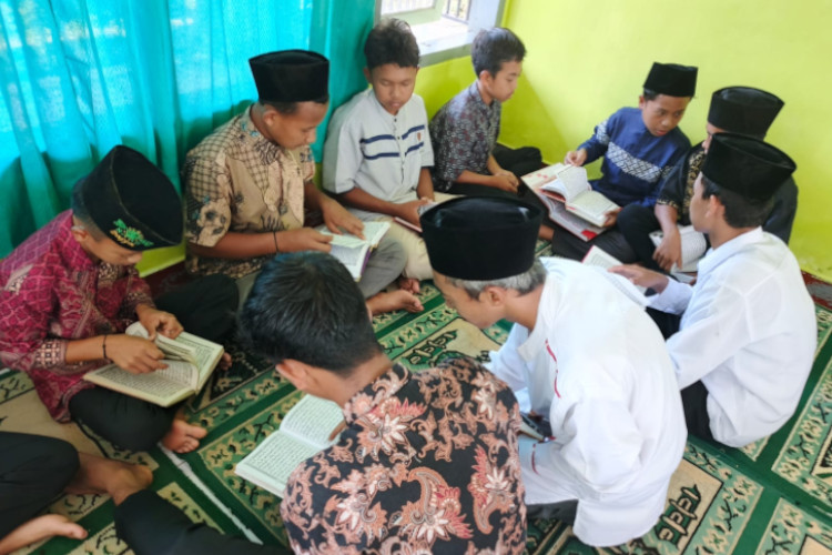 sekolah-negeri-rasa-pesantren:-cara-smpn-4-nawangan-pacitan-menjaga-akhlak-siswa-–-times-banyuwangi