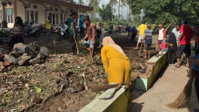demi-anak-tetap-sekolah,-wali-murid-gotong-royong-buka-akses-sdn-5-alasbuluh