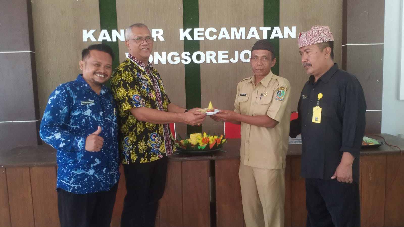 tasyakuran-pppk-kemensos-di-wongsorejo,-delapan-pendamping-resmi-sandang-sk-negara
