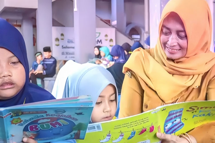 jemput-bola-galakkan-literasi,-armada-pustaka-keliling-sapa-warga-ponorogo-–-times-banyuwangi