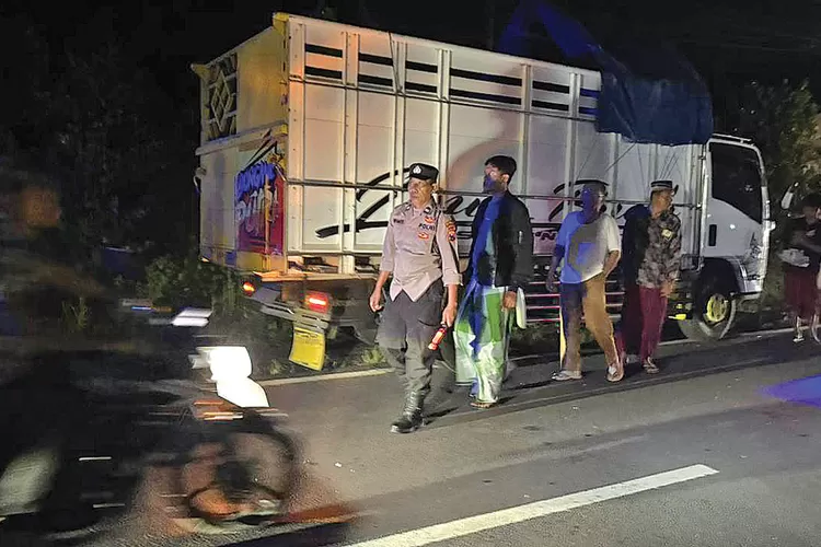 laka-truk-tabrak-motor-di-bangorejo-banyuwangi,-dua-warga-luka-dan-kerugian-capai-rp-20-juta