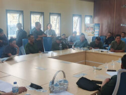 Protes Dugaan Penyimpangan, Warga Desa Wangunjaya Geruduk Kantor Inspektorat Cianjur – TIMES Banyuwangi