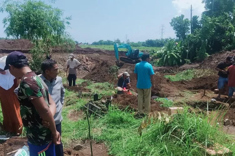 misteri-pembongkaran-makam-di-jalur-tol-prosiwangi-situbondo,-dari-isu-mistis-hingga-polemik-kompensasi