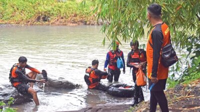 pemotong-rumput-diduga-hanyut-di-sungai-kemepag-banyuwangi,-mesin-ditemukan-tersangkut-ranting