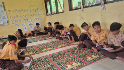 jumat-pagi-di-smpn-5-pacitan-dimulai-dengan-shalat-dhuha-dan-literasi-al-quran-–-times-banyuwangi