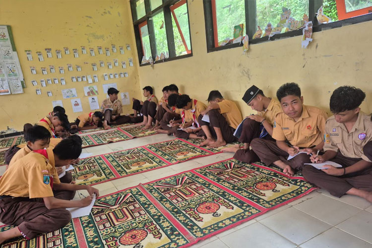 jumat-pagi-di-smpn-5-pacitan-dimulai-dengan-shalat-dhuha-dan-literasi-al-quran-–-times-banyuwangi
