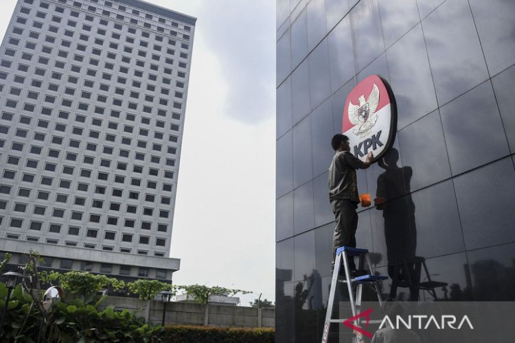 kpk-sita-ratusan-juta-dan-valas-dalam-ott-pegawai-pajak-–-times-banyuwangi