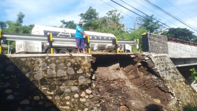 ambrol,-pondasi-jembatan-alasbuluh-jalur-vital-banyuwangi–surabaya-terancam-maut