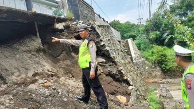jembatan-alasbulu-wongsorejo-ambrol,-akses-pantura-banyuwangi–situbondo-dibatasi,-polisi-dan-bbpjn-bergerak-cepat