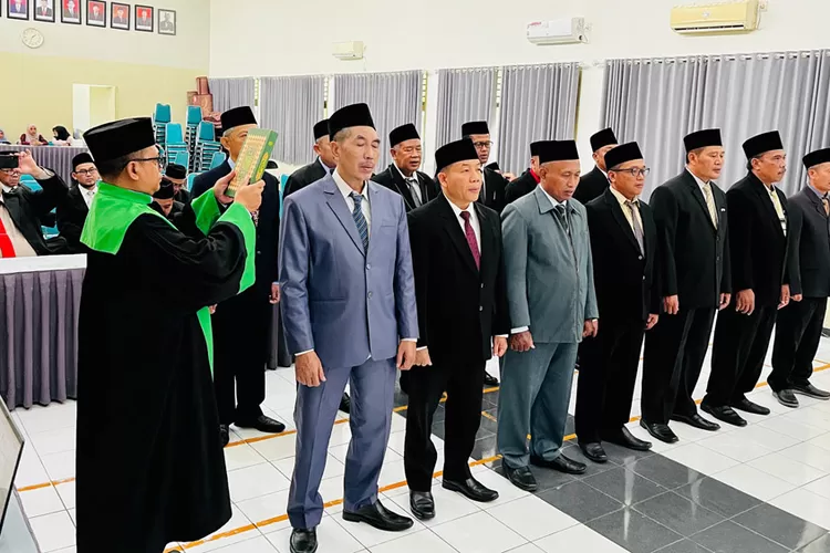 13-kepala-kua-di-banyuwangi-dilantik,-kakanwil-kemenag-jatim-tekankan-layanan-nikah-dan-moderasi-beragama