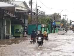 Kudus Dikepung Banjir dan Longsor, SAR Cari Balita yang Hanyut