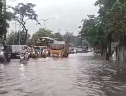 Banjir Lumpuhkan Akses Jalan dan Tol di Jakarta, Warga Diimbau Cari Rute Alternatif