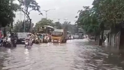 banjir-lumpuhkan-akses-jalan-dan-tol-di-jakarta,-warga-diimbau-cari-rute-alternatif