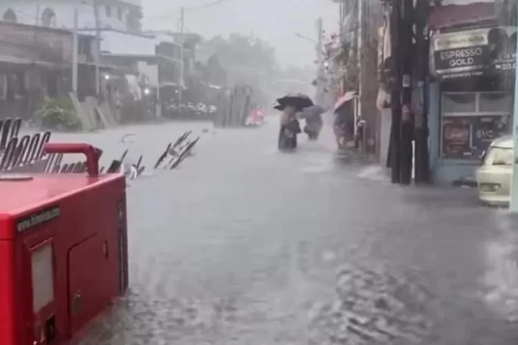 banjir-jakarta-picu-kemacetan,-polisi-rekayasa-lalu-lintas-di-sejumlah-titik