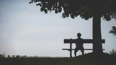 hindari-kesepian-demi-menjaga-kesehatan-mental-dan-otak-–-times-banyuwangi