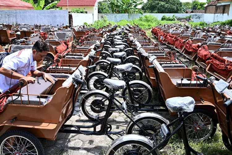 200-becak-listrik-bantuan-presiden-prabowo-tiba-di-banyuwangi,-diprioritaskan-untuk-pembecak-lansia