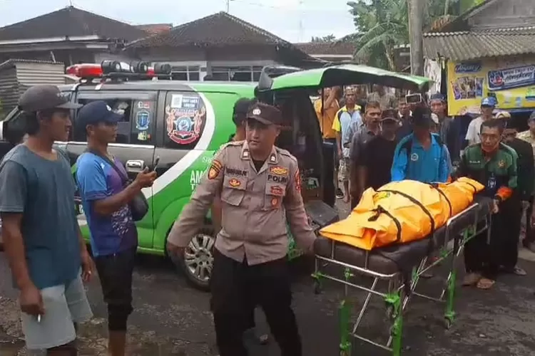 hanyut-empat-hari-lalu,-jenazah-pemotong-rumput-asal-singojuruh-banyuwangi-ditemukan-di-selat-bali