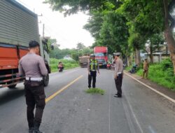 Tabrakan Maut di Alasbuluh, Ibu dan Dua Anak Terlibat: Satu Bocah Tewas di TKP