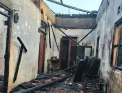 Diduga Akibat Korsleting Listrik, Rumah Warga di Banyuwangi Ludes Terbakar