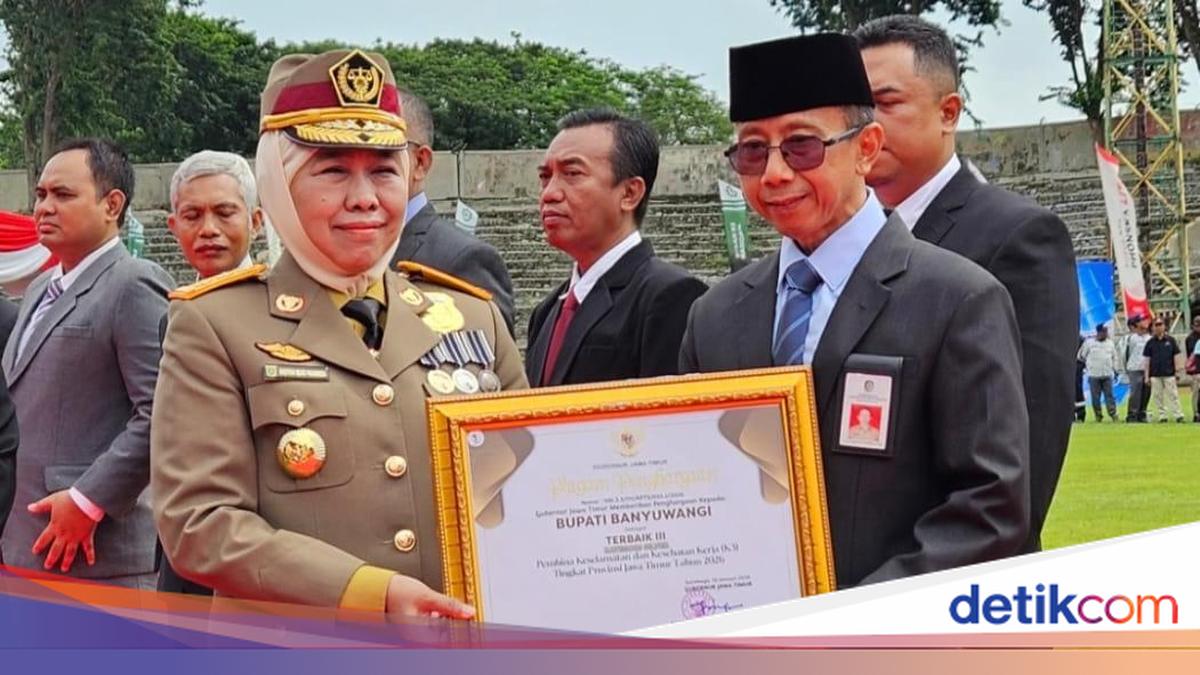 bupati-ipuk-raih-penghargaan-pembina-k3-terbaik-dari-gubernur-jatim