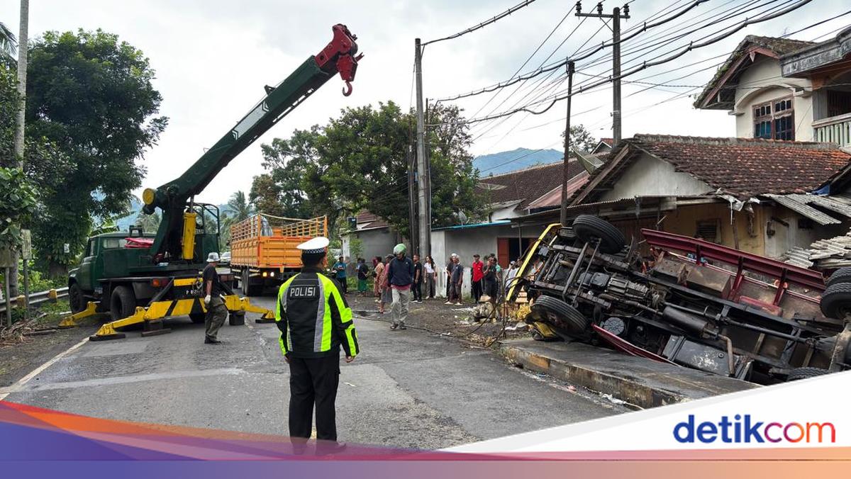 2-korban-kecelakaan-truk-angkut-buah-naga-di-banyuwangi-asal-lamongan