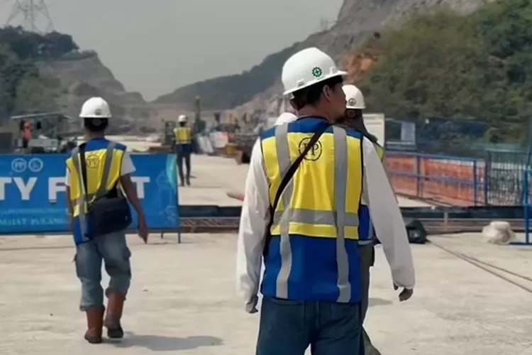 serap-lebih-dari-2.200-pekerja,-proyek-tol-prosiwangi-paket-3-jadi-penggerak-ekonomi-warga