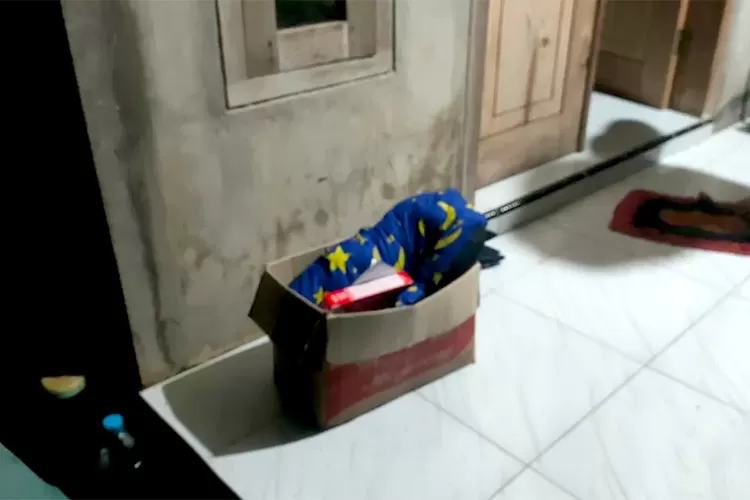 bayi-laki-laki-ditemukan-dalam-kardus-mi-instan-di-glagah-banyuwangi,-polisi-selidiki-orang-tua-–-radar-banyuwangi