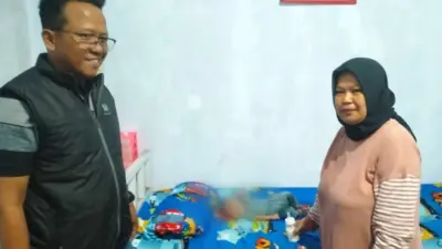 bayi-laki-laki-ditemukan-di-teras-rumah-warga-desa-olehsari,-banyuwangi,-kondisinya-sehat
